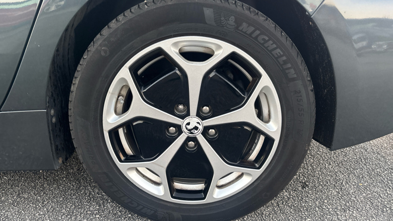 Vauxhall Ampera 111kW Positiv 5dr Auto Electric Hatchback